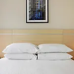 Cosy 1-Bed With River Views Pool Gym & Bbq