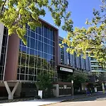 Slick 1 Bedroom + Carpark Apartment - Walk To City