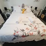 Amazing Location-private In A Share House-2 Available!! * Brisbane