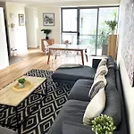 Perfect Locale 2bed Parking Apartment *