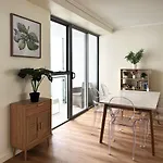 Perfect Locale 2Bed Apt Parking
