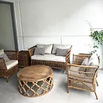 Perfect Locale 2Bed Apt Parking