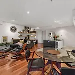 Skyhigh Executive! ~ 2Bed/2Bath/1Car/Views ~ Cbd