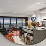 Skyhigh Executive! ~ 2bed/2bath/1car/views ~ Cbd Apartment
