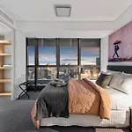 Skyhigh Executive! ~ 2bed/2bath/1car/views ~ Cbd * Brisbane