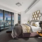 Skyhigh Executive! ~ 2bed/2bath/1car/views ~ Cbd