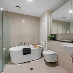 Skyhigh Executive! ~ 2bed/2bath/1car/views ~ Cbd Apartment *