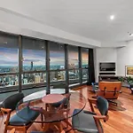 Skyhigh Executive! ~ 2bed/2bath/1car/views ~ Cbd Apartment *