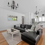 Contemporary Character! 3Bed/1.5Bath/1Car~New Farm