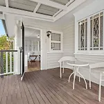 Nan\'S House! 2Bed, 1Bath, 1Car ~ East Brisbane