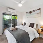 Home Sweet Home ~ 2 Bed/1 Bath/1 Car ~ Teneriffe