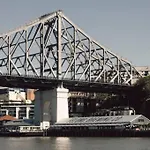 Hidden Away In New Farm ~ 1 Bed/1 Bath/1 Car