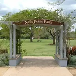 Funky Urban Pad ~ 1 Bed/1 Bath/1 Car ~ New Farm