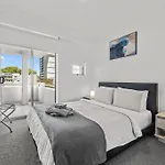 Prime Position! 3bed/2bath/1car ~ 10mins To Cbd * Brisbane