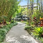 Prime Position! 3bed/2bath/1car ~ 10mins To Cbd Apartment Brisbane