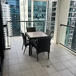 Level 17 Luxury Cbd 2 Bed Apartment With Pool And Parking