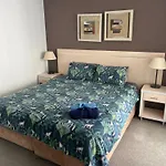 Level 17 Luxury Cbd 2 Bed Apartment With Pool And Parking