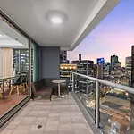 2Br Apt In The Heart Of The City W Stunning View