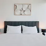 Eyes On The Fireworks Lux Riverfront 2Kingbed Apt