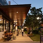 1Br Luxury Apt At Prime Location W Carpark