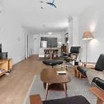 Spacious & Peaceful! 1Bed/2Bath/1Car ~ Cbd