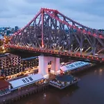 Iconic Warehouse Apartment~Cbdedge~2Bed/2Bath/1Car