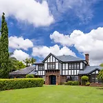 4Br German Style Villa W Pool Eight Mile Plains