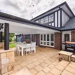 4Br German Style Villa W Pool Eight Mile Plains
