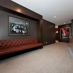 Discover Urban Bliss In Our 1-bedroom King Bed Apartment! Views And Cultural Gems