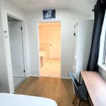Guest house 26 Gladstone Rd Highgate Hill