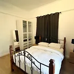Guest house 26 Gladstone Rd Highgate Hill