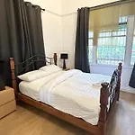 26 Gladstone Rd Highgate Hill Guest house Brisbane