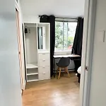 26 Gladstone Rd Highgate Hill Guest house *