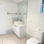 26 Gladstone Rd Highgate Hill *