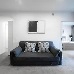 Urban Elegance 2B2B W Parking, Pool South Brisbane M1