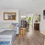 Terrific & Tranquil! 1bed/1bath/balcony~ Clayfield Apartment *