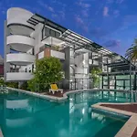 Inner-City Brisbane 1-Bed With Pool Gym & Parking