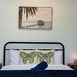 Convenient 2 Bedroom House Unit In Salisbury