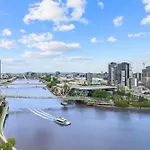 1-Bed Brisbane City Pad With Sweeping Views