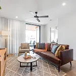 Stylish & Superb! 2Bed/2Bath/1Car~ Walk To Cbd