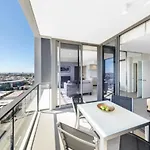 Apartment Amazing 2br Delicate Apt, 1min To Train Station
