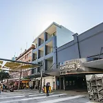 Stylish & Superb! 2Bed/2Bath/1Car~ Walk To Cbd