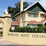 Impeccable Modern 1 Bedroom Apartment ~ Taringa