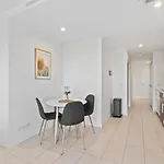 Cozy 1 Bedroom In The Heart Of South Brisbane With Parking