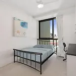 Spacious Brisbane City Top Floor 2Br Apartment