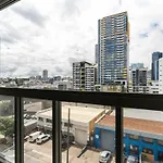 Discover Urban Bliss In Our 1-bedroom King Bed Apartment! Views And Cultural Gems Apartment Brisbane