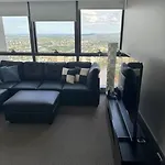 Modern Apartment Conveniently Located In Brisbane, Close To South Bank