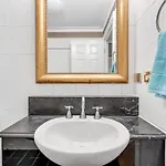 Cozy In Adina Cbd Anzac Square Apartment Brisbane