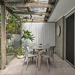 The Sanctuary! 1Bed, 1Bath, 1Car, Pool~Teneriffe