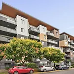 Chic Modern Retreat 1Br Apt W Pool Kelvin Grove